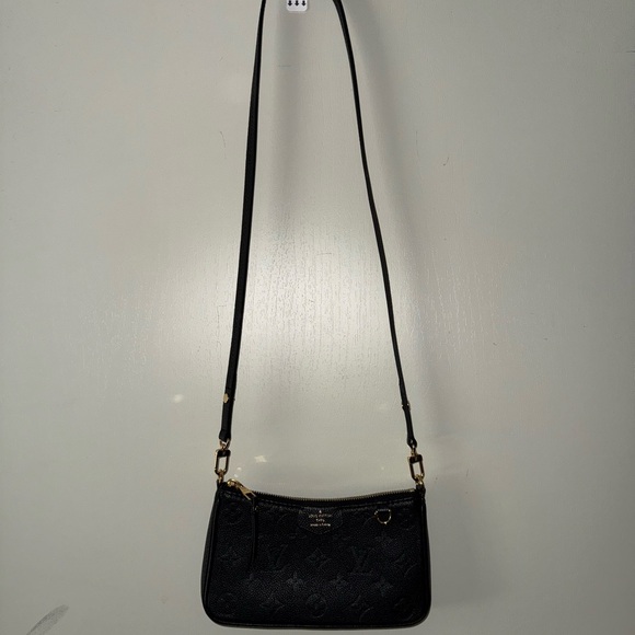 LV Monogram pouch - Picture 14 of 16